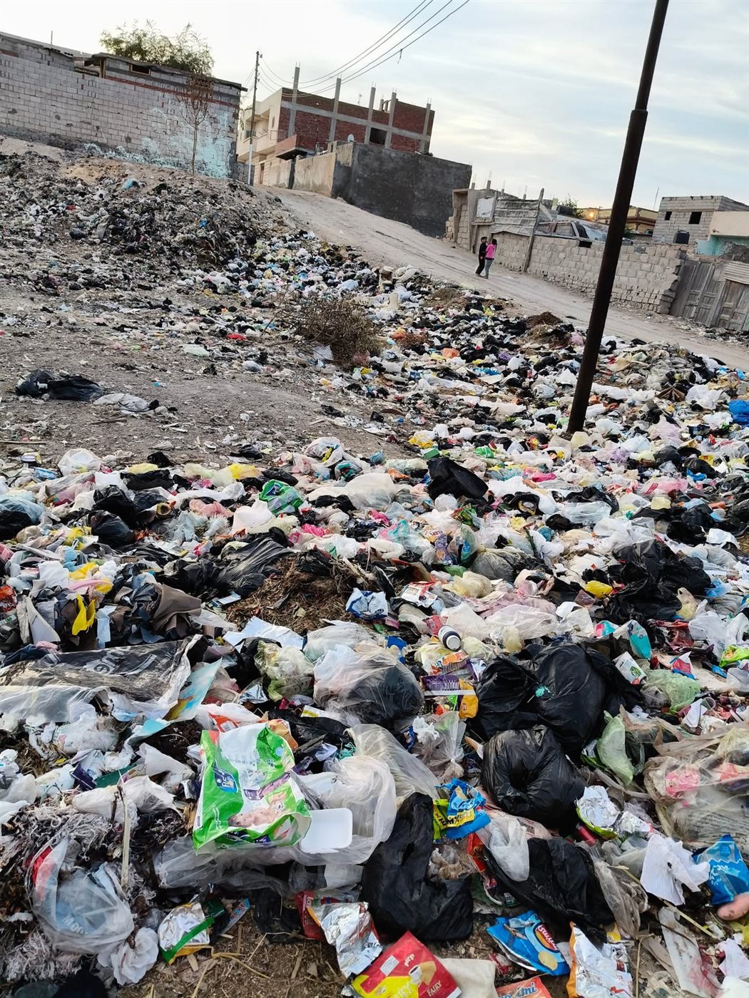 انتشار القمامة في شوارع العريش