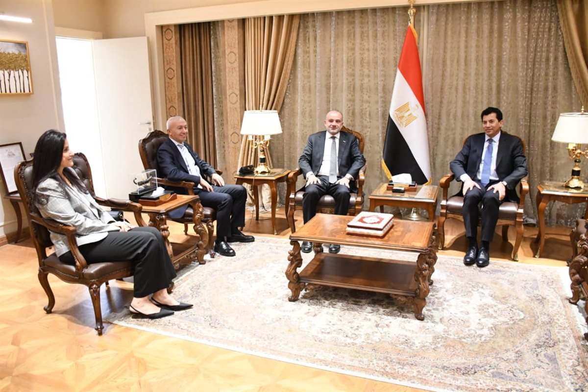 وزير الرياضة يستقبل رئيس الاتحاد الدولي للسلاح المهندس عبد المنعم الحسيني