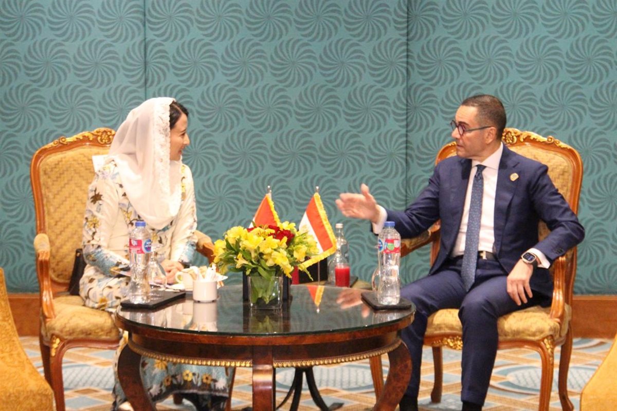 وزير الاستثمار يلتقي نائبة وزير التجارة الإندونيسي