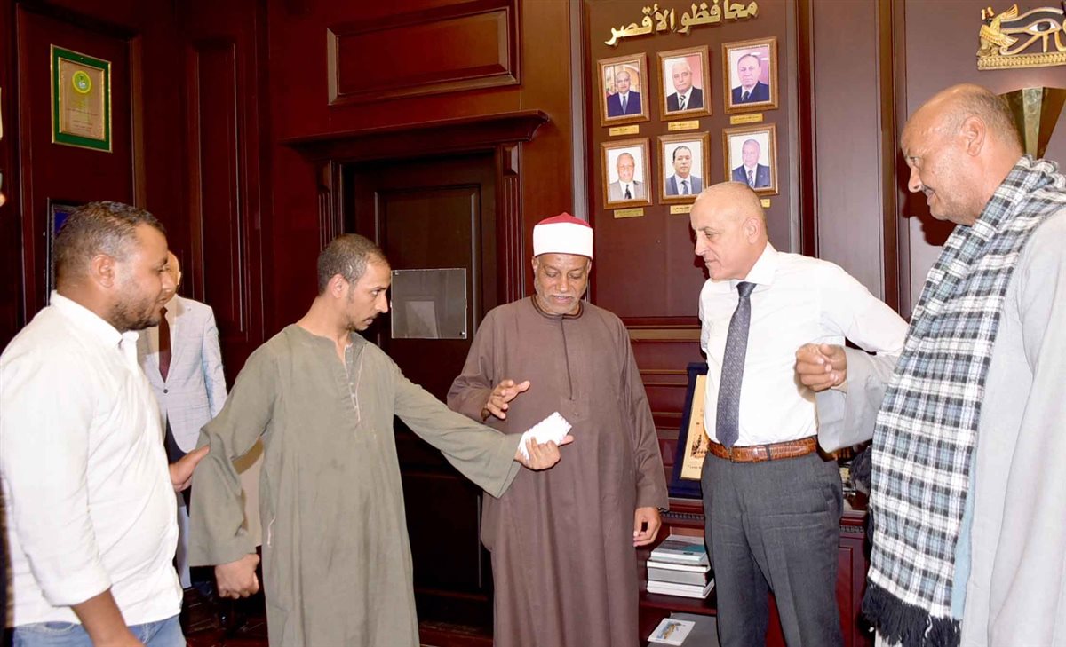 محافظ الأقصر وحلول عاجلة لمطالب أهالي قرية الدقيرة