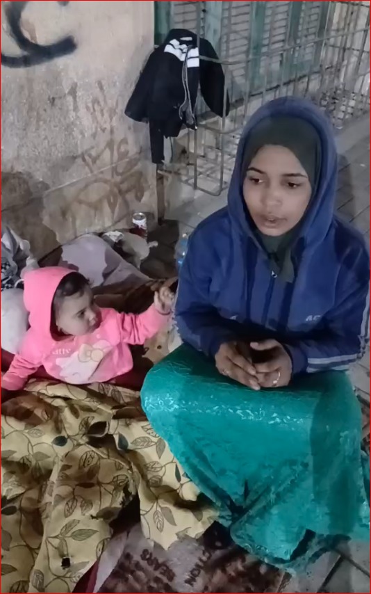 الأم اثناء بث مباشر مع القاهرة 24