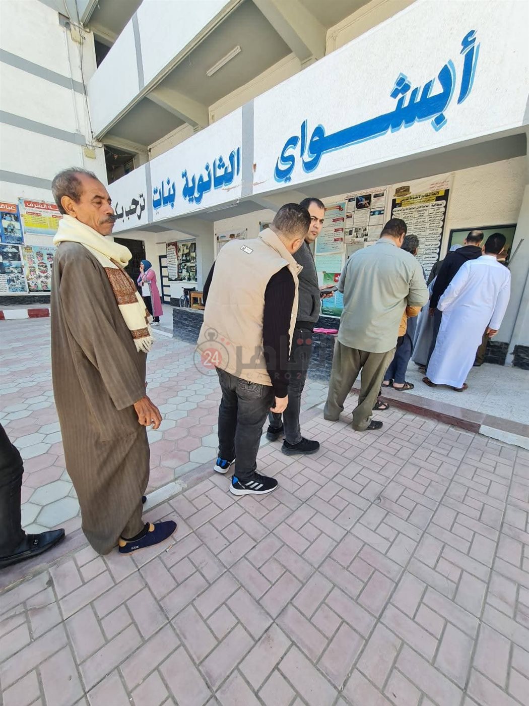 استمرار توافد الحشود على لجان الدائرة الرابعة في انتخابات المرحلة الأولى بالدوائر الملغاة بالفيوم