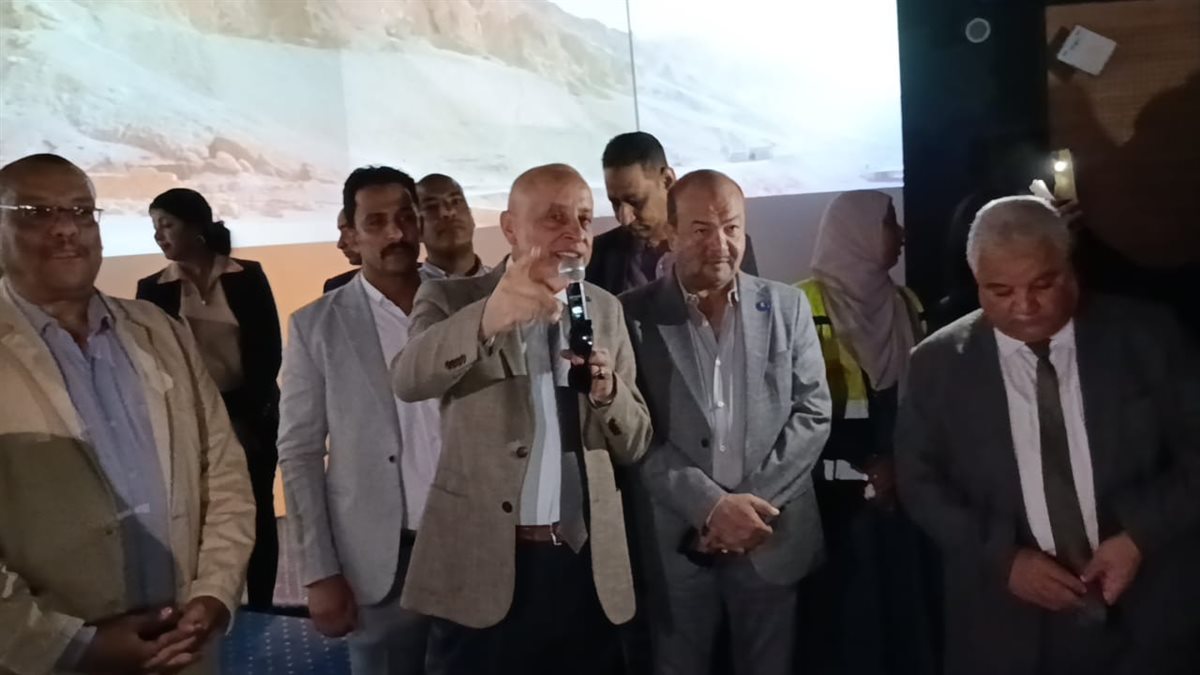 محافظ الأقصر يفتتح أعمال تطوير مكتبة مصر العامة