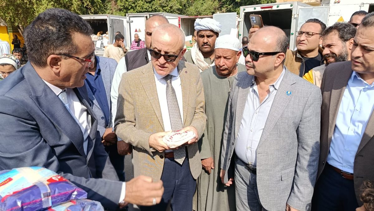 محافظ الأقصر يفتتح سوق اليوم الواحد بالكرنك