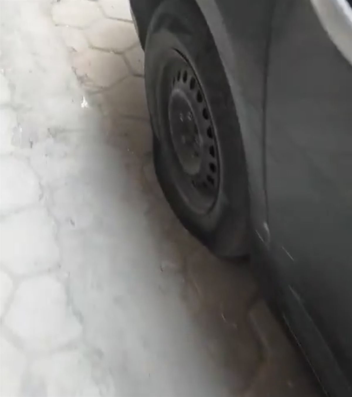 الإطارات على الجنط واستغاثة مواطن من الأقصر