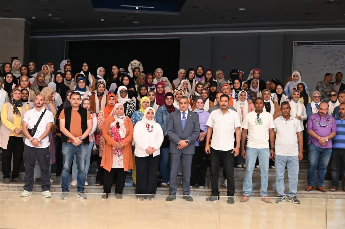 محافظ جنوب سيناء يزور متحف شرم الشيخ 