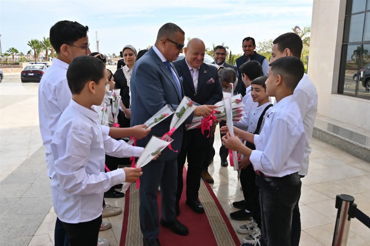 محافظ جنوب سيناء يزور متحف شرم الشيخ 