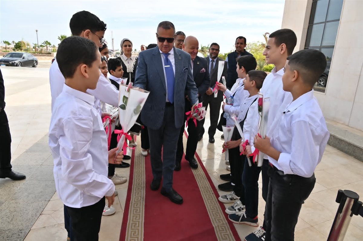 محافظ جنوب سيناء يزور متحف شرم الشيخ 