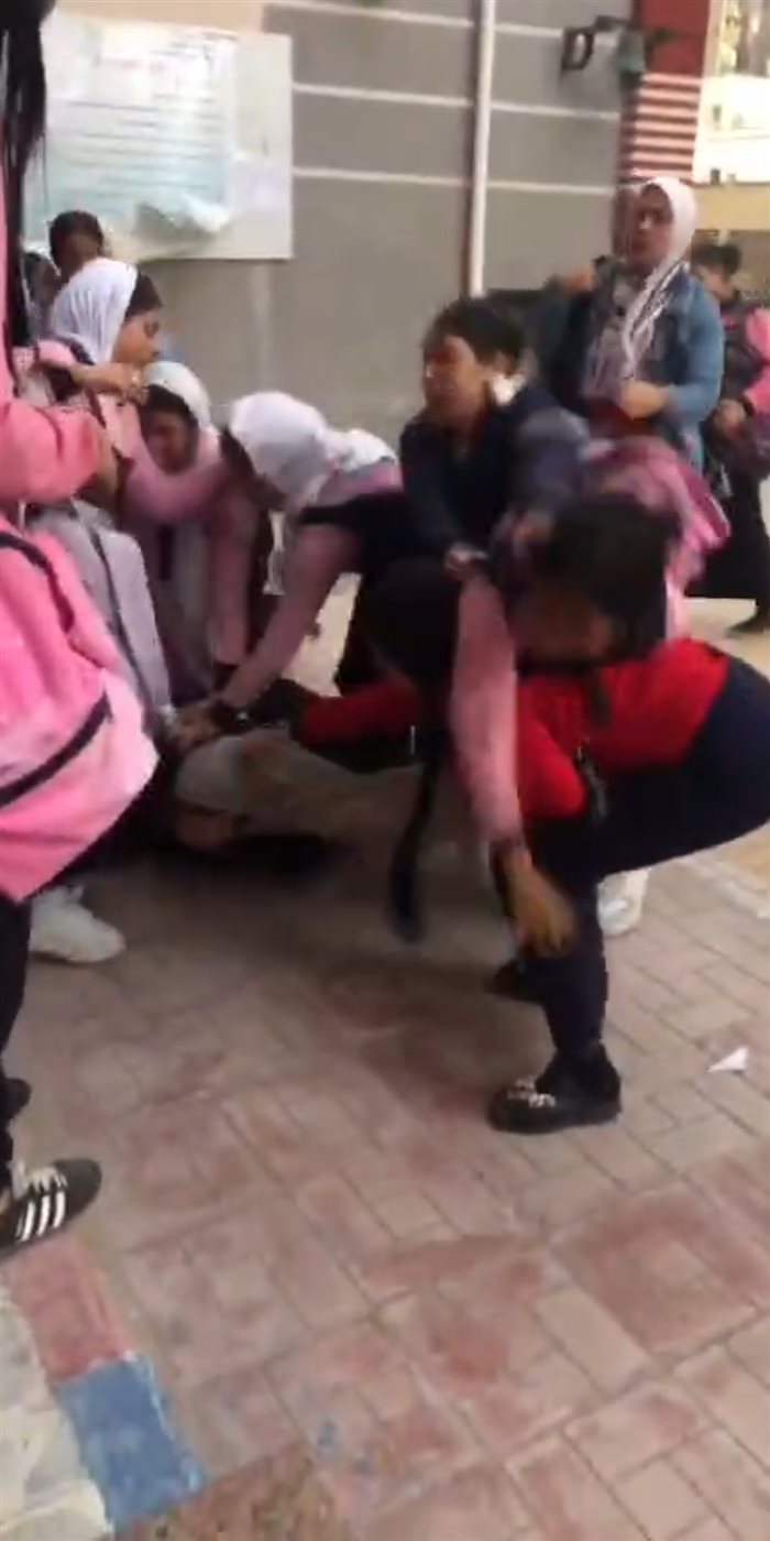 اعتداء طالبات