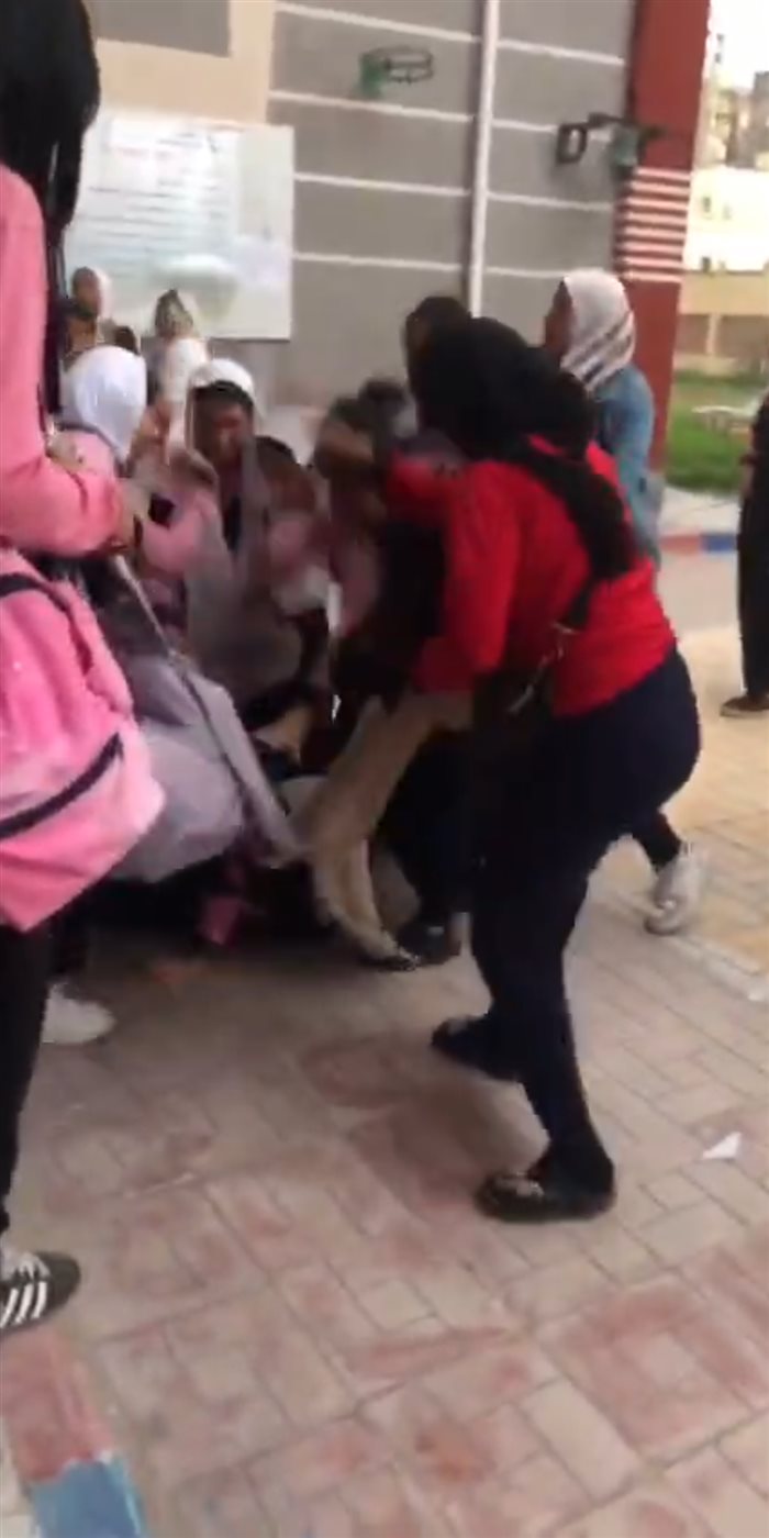 اعتداء طالبات