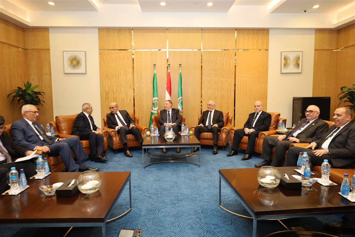 <strong>اجتماع المجلس الاستشاري لكلية القانون بالأكاديمية العربية للعلوم والتكنولوجيا والنقل البحري </strong>