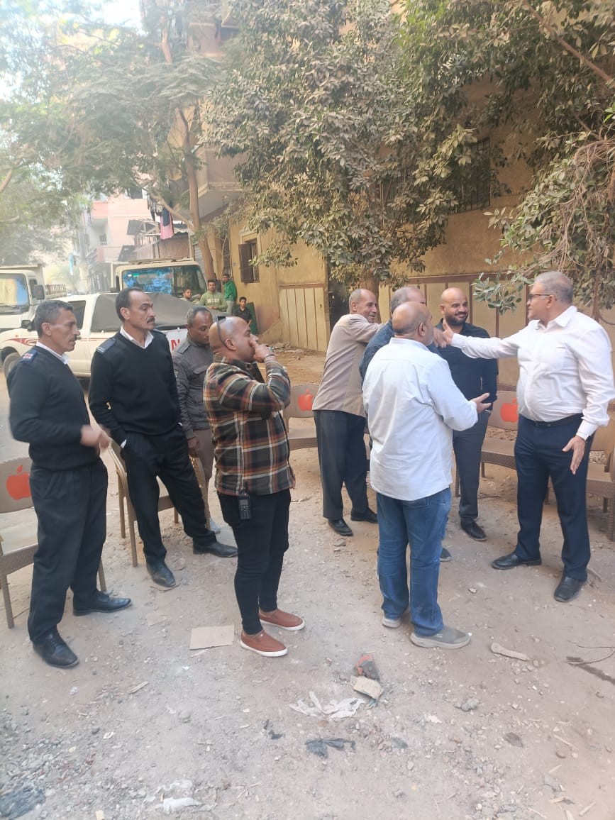 رئيس حي السلام أول يوقف أعمال بناء مخالف ويقود حملة لإزالته من المهد