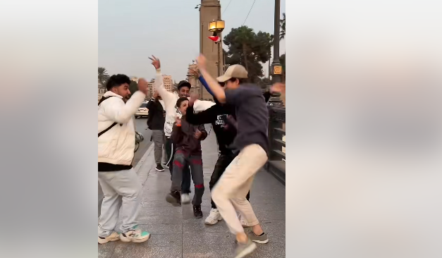 فيديو راقص لصانع محتوى أجنبي في القاهرة يثير إعجاب مواقع التواصل الاجتماعي