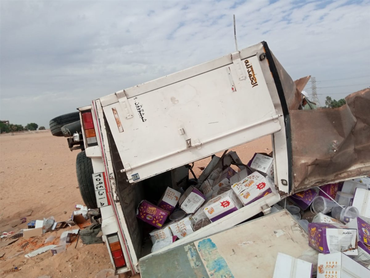 انقلاب سيارة ربع نقل محملة بالبضائع في الأقصر