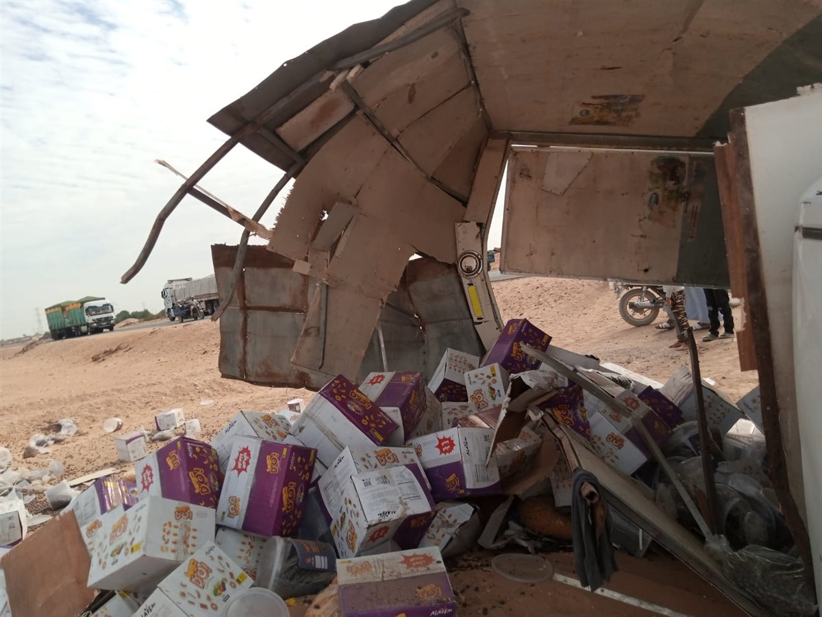 انقلاب سيارة ربع نقل محملة بالبضائع في الأقصر