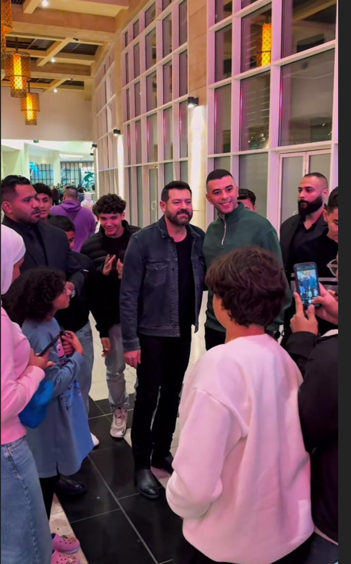 عمرو يوسف يشاهد فيلمه السلم والثعبان 2 رفقة الجمهور بـ إحدى سينمات 6 أكتوبر