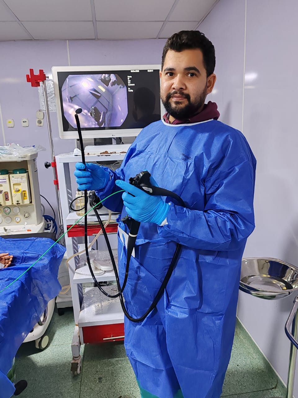 استخراج بطارية ابتلعها طفل بعمر 5 سنوات