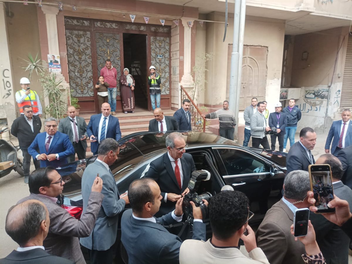 محافظ الدقهلية ووزير الاتصالات يتفقدان أعمال مشروع الفايبر المعلّق بالمنصورة