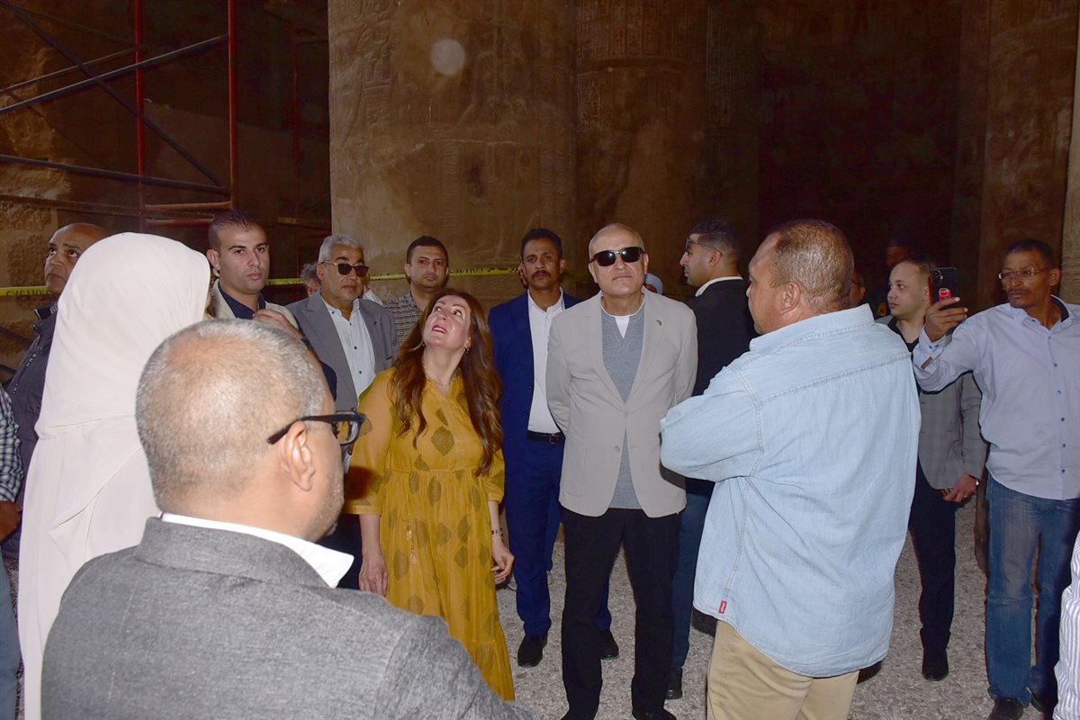 جولة السفيرة الأمريكية ومحافظ الأقصر بإسنا