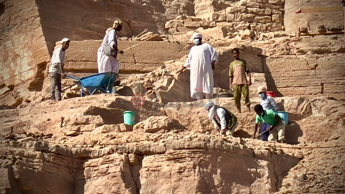 اكتشافات جديدة في مقابر سارنوبت الأول بأسوان (3)