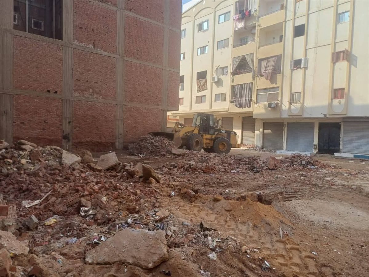 حملة لاسترداد أرض الدولة بالغردقة 