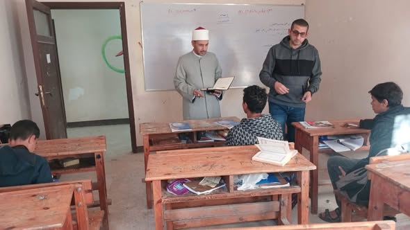 رئيس القاهرة الأزهرية يوجه بضرورة الالتزام التام بخطط الدراسة وتحقيق أعلى درجات الانضباط داخل الصفوف