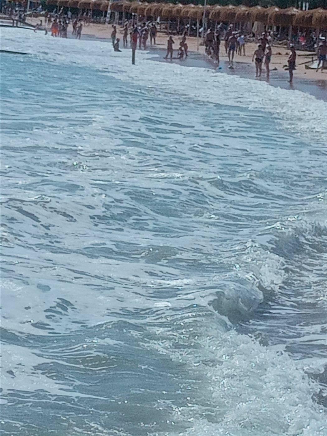 ارتفاع الأمواج بشواطئ شرم الشيخ