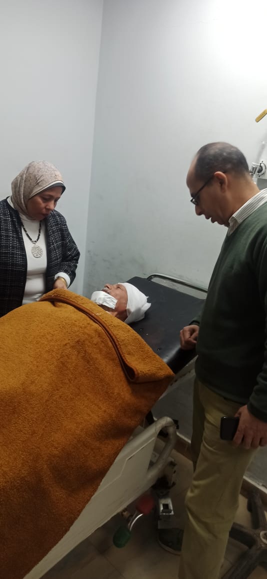 جانب من متابعة الحالة الصحية للعمال المصابين