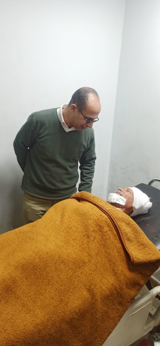 جانب من متابعة الحالة الصحية للعمال المصابين