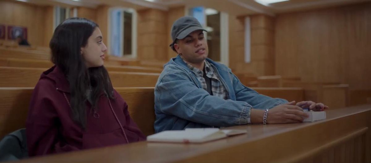 ياسمينا العبد تغني تتر النهاية لمسلسل ميد ترم