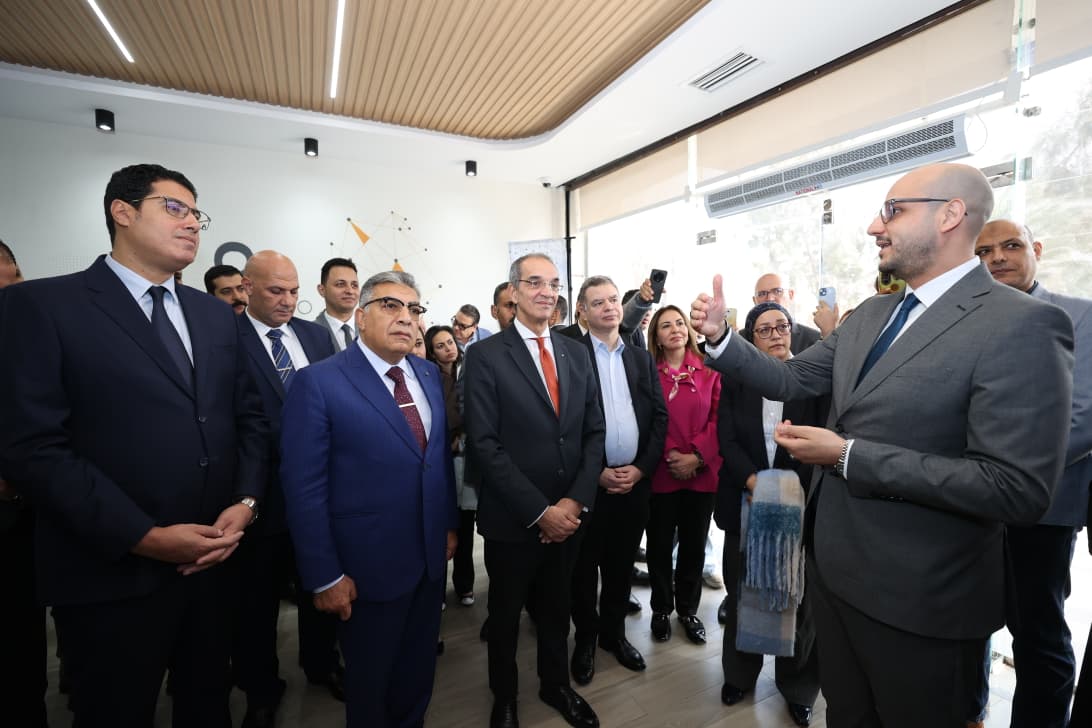 جولة وزير الاتصالات