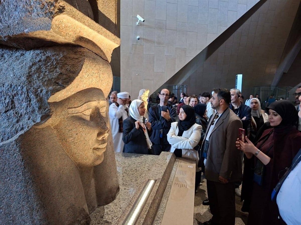 أعضاء المجلس التنفيذي للألكسو يزورون المتحف المصري الكبير