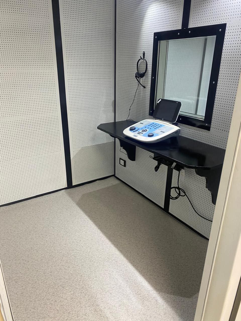 افتتاح كابينة السمعيات الجديدة بمستشفى الحياة