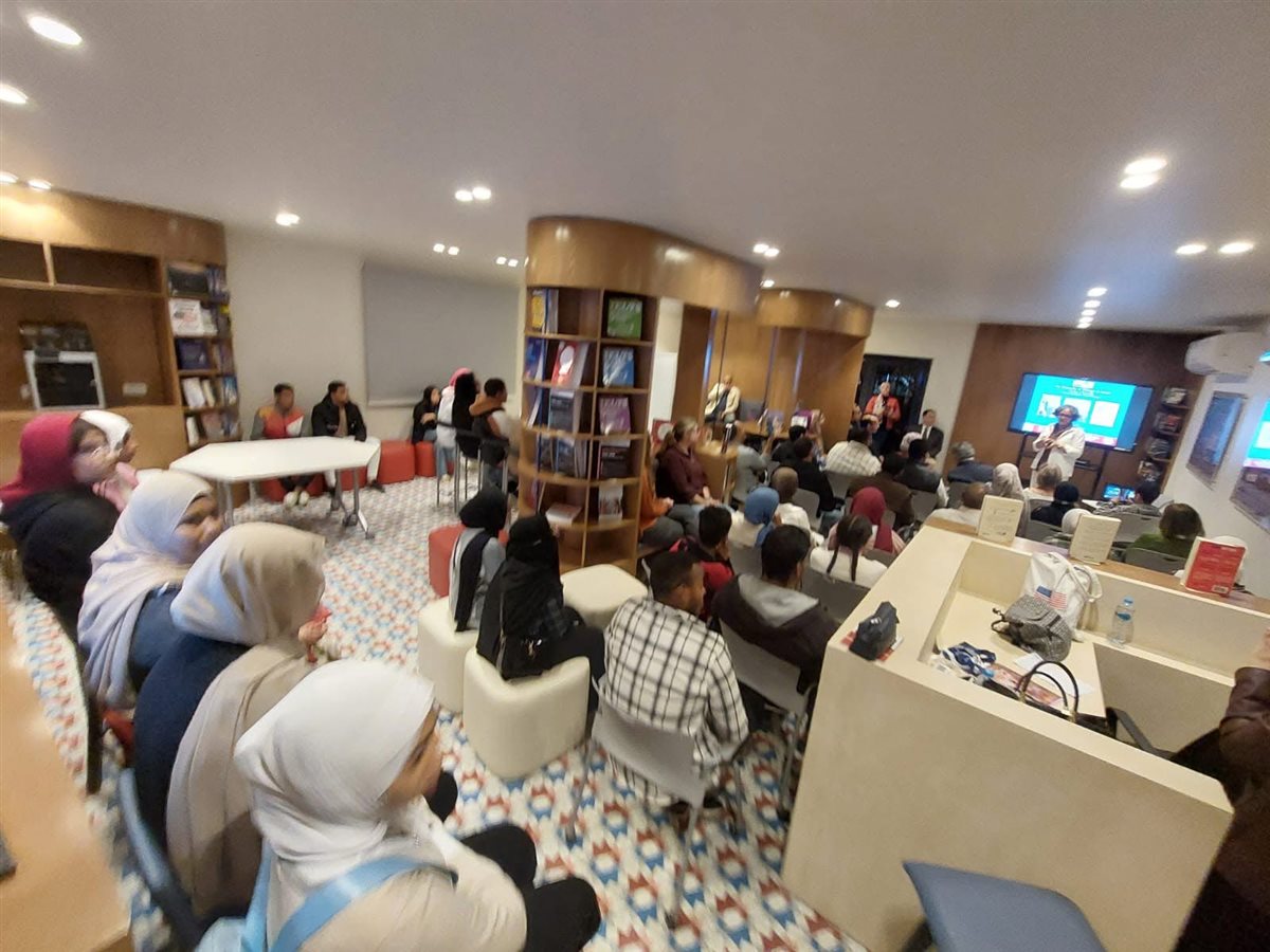 انطلاقة قوية للركن الأمريكي بمكتبة مصر العامة