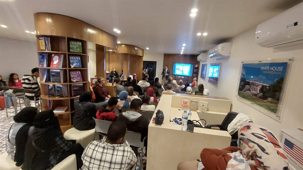 انطلاقة قوية للركن الأمريكي بمكتبة مصر العامة