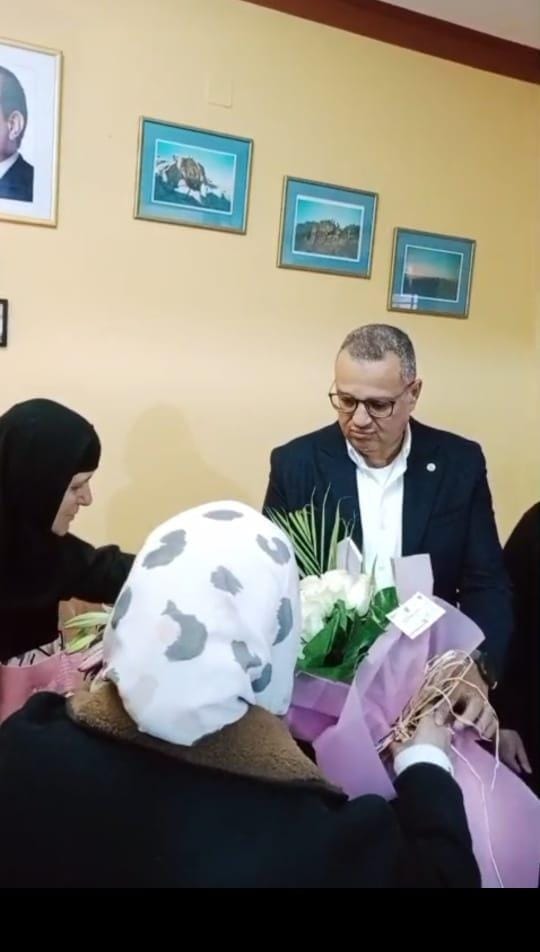 محافظ جنوب سيناء يقدم التهنئة وهدية لراهبات دير البنات