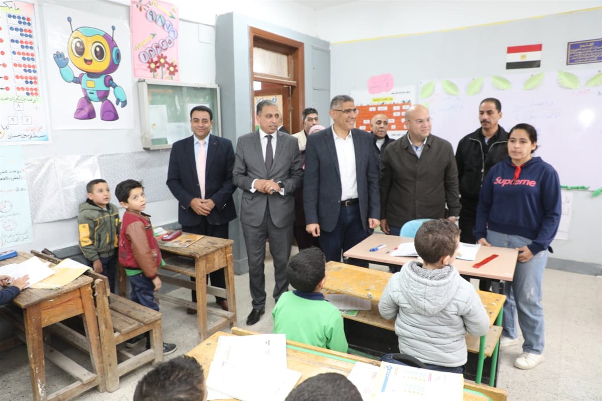 محافظ الجيزة يتابع انتظام العملية التعليمية بمدرسة أسكر الابتدائية