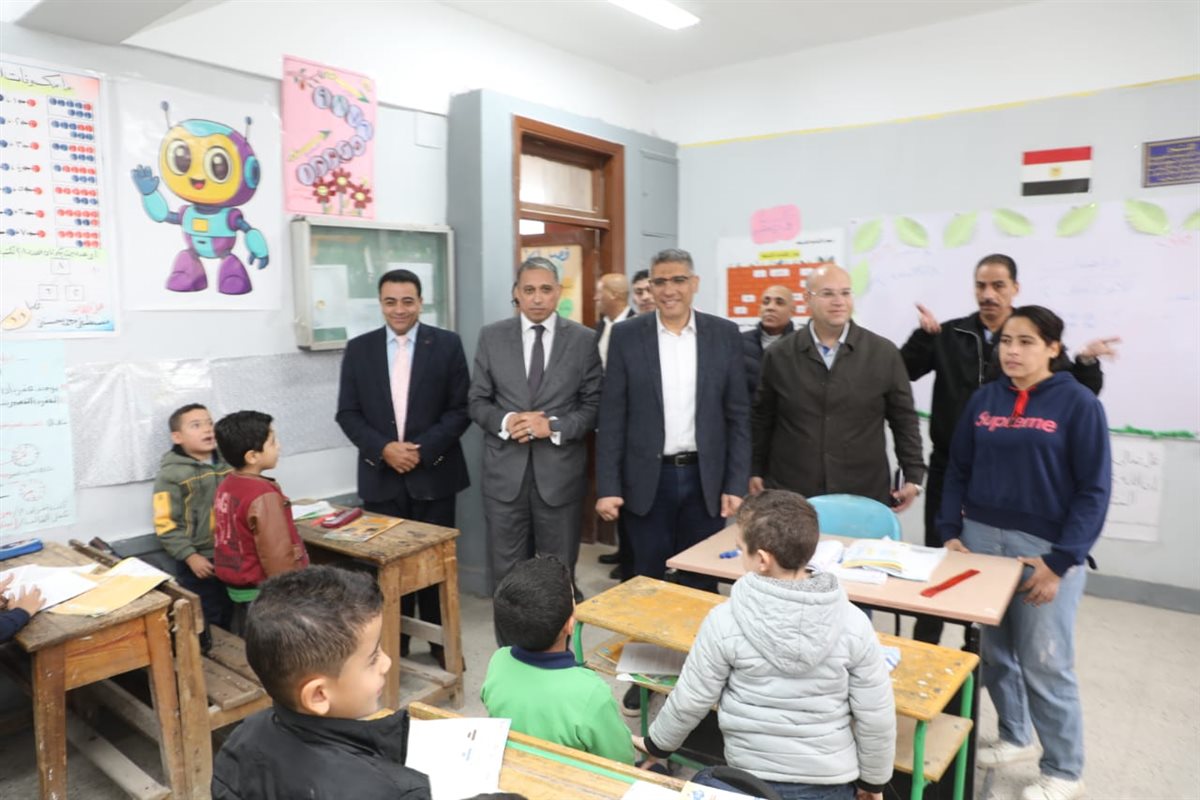 محافظ الجيزة يتابع انتظام العملية التعليمية بمدرسة أسكر الابتدائية