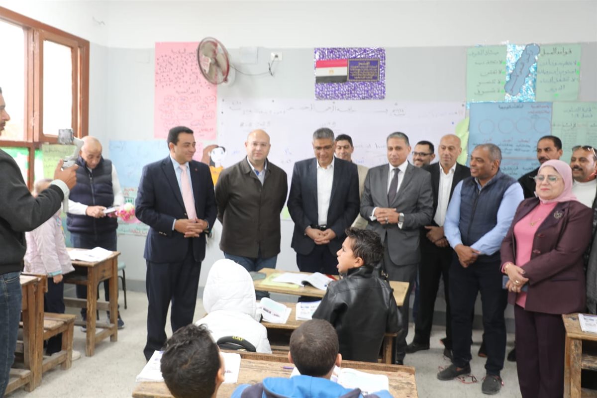 محافظ الجيزة يتابع انتظام العملية التعليمية بمدرسة أسكر الابتدائية