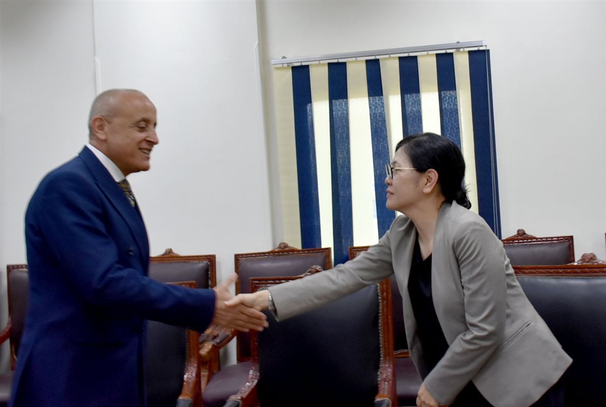 محافظ الأقصر يستقبل وفد الجايكا