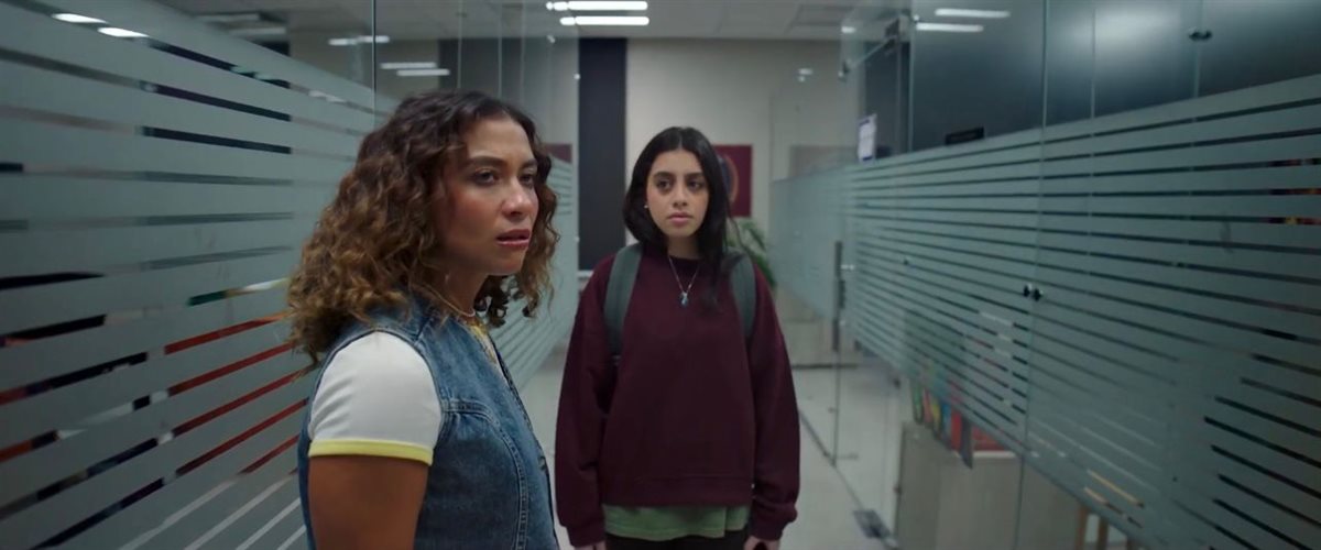 ياسمينا العبد تدخل منطقة الفريند زون من يوسف رأفت في الحلقة 3 من مسلسل ميد تيرم