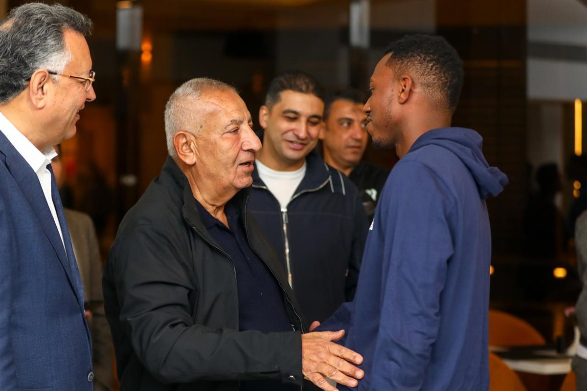 رئيس النادي المصري يزور معسكر الفريق