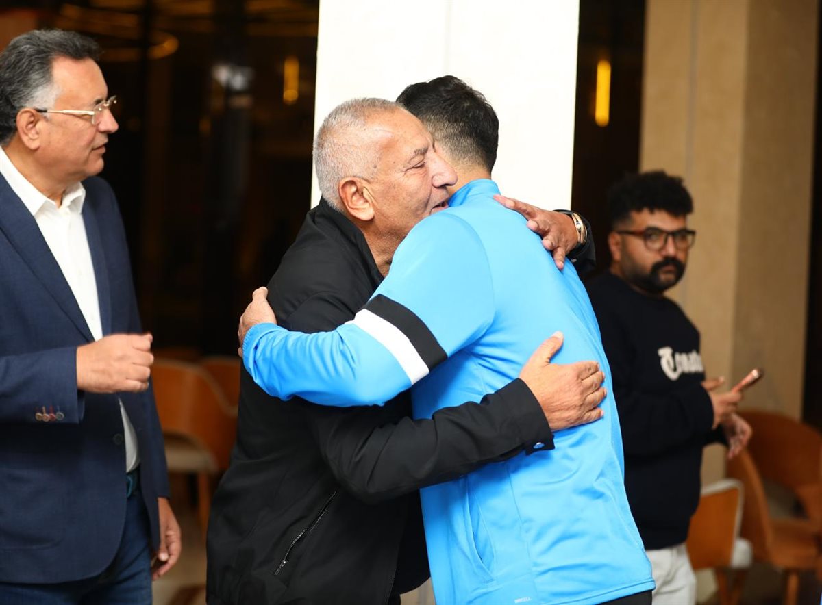 رئيس النادي المصري يزور معسكر الفريق