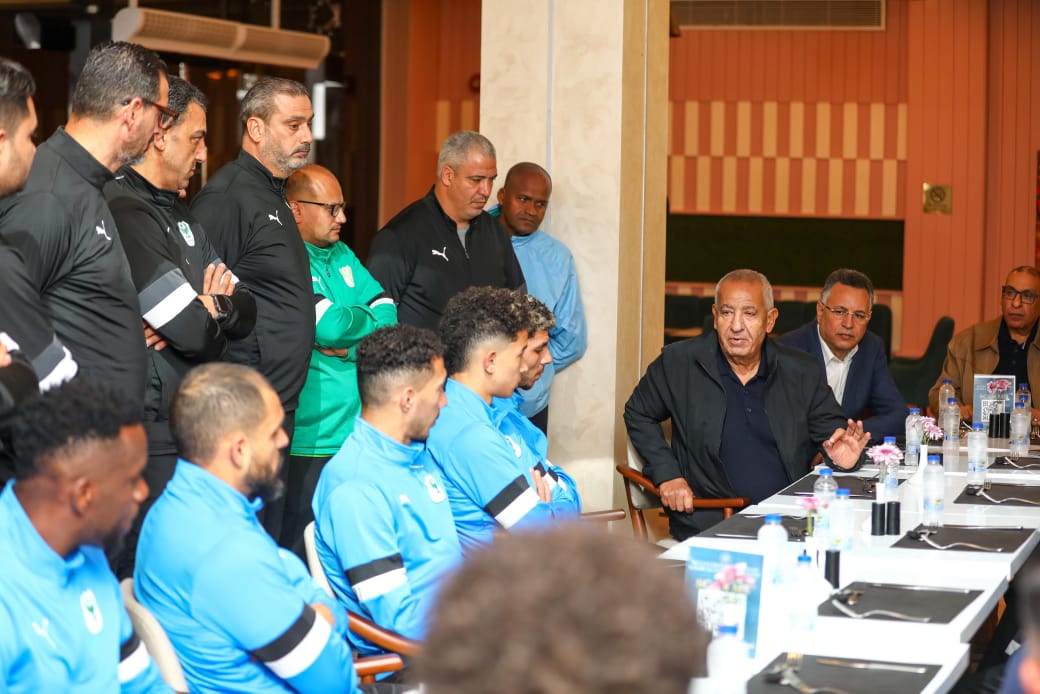 رئيس النادي المصري يزور معسكر الفريق