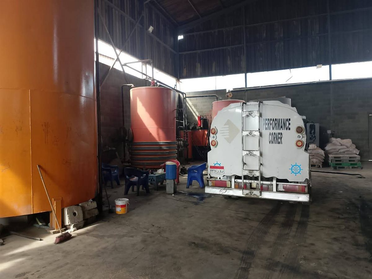 ضبط مصنع زيوت غير مرخص يغش زيت السيارات بالمنوفية