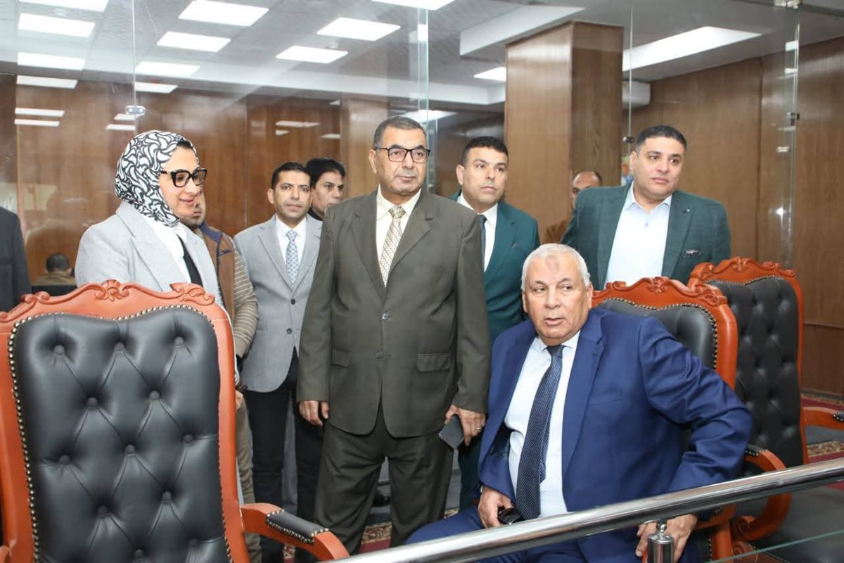 محافظ الوادى الجديد يتابع سير الانتخابات