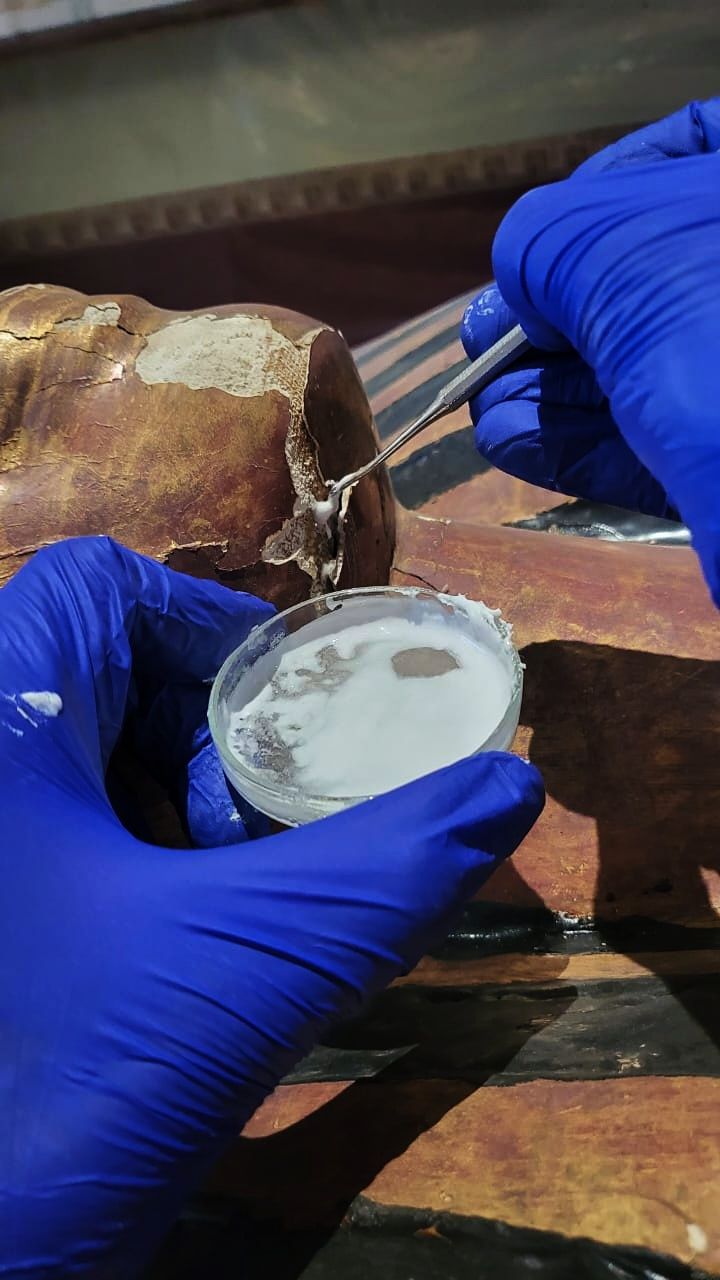 ترميم تابوت يويا الخارجي