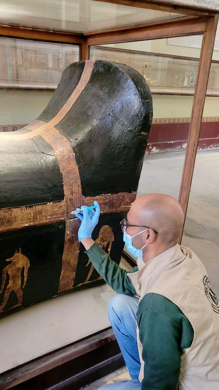 ترميم تابوت يويا الخارجي