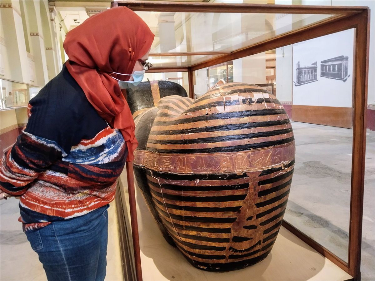 ترميم تابوت يويا الخارجي