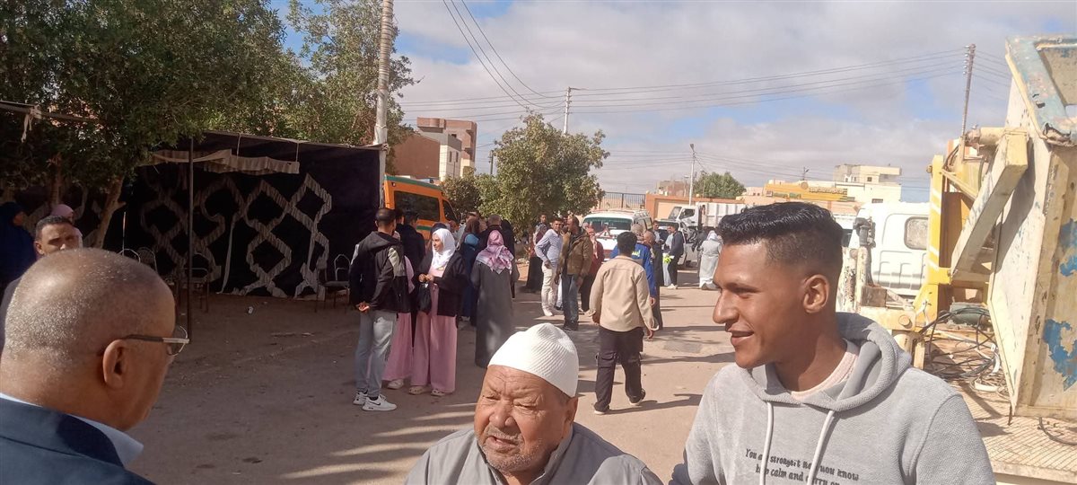 توافد كبار السن على اللجان الانتخابية بالوادى الجديد